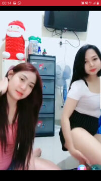 Duo Cewek Cantik Joget Bugil Seru!