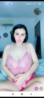 Tante Viona payudara jumbo uting nongol
