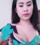 Oline toge montok ngangkang berdiri colmek