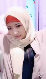 Kak Ney Jilbab colmek ngangkang