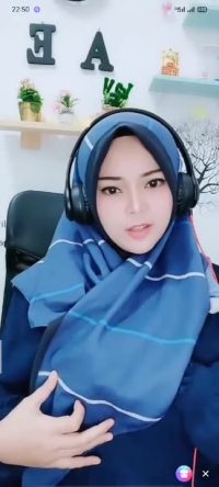 Hijabers Cantik Joget Erotis
