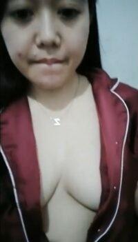 Lala buka baju pamerin nenen bulat ngondoy