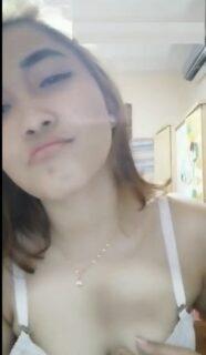 Toket Kak Sekar diremas-remas enak