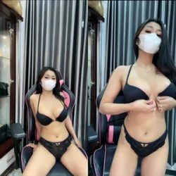 Reva kembali live barbar beha hitam sexy