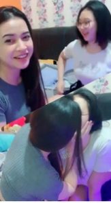 Tyas Ayu Cium Cewek Lesbi?