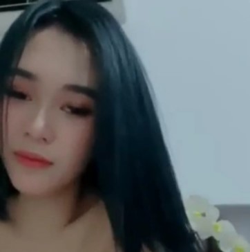 Mia Belahan Dada Menggoda Live Show