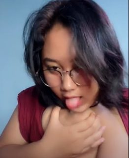 Kak Yolanda Jilat Uting