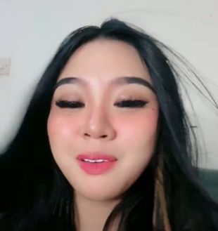 Pamer Jembut Memeknya Helenacrln Cakep